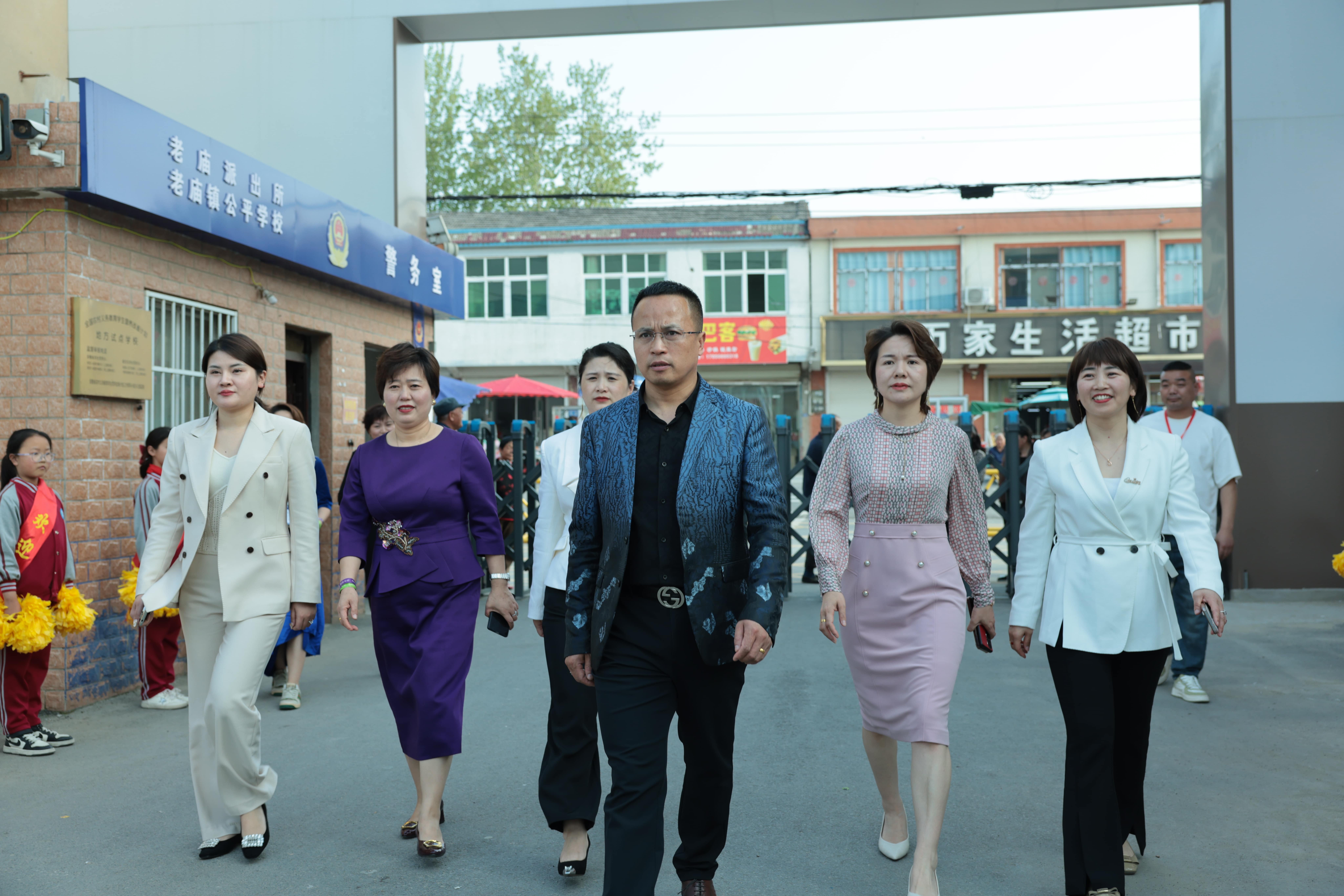 在爱意的“双向奔赴”中丨第249所天行手机平台公益学校揭牌