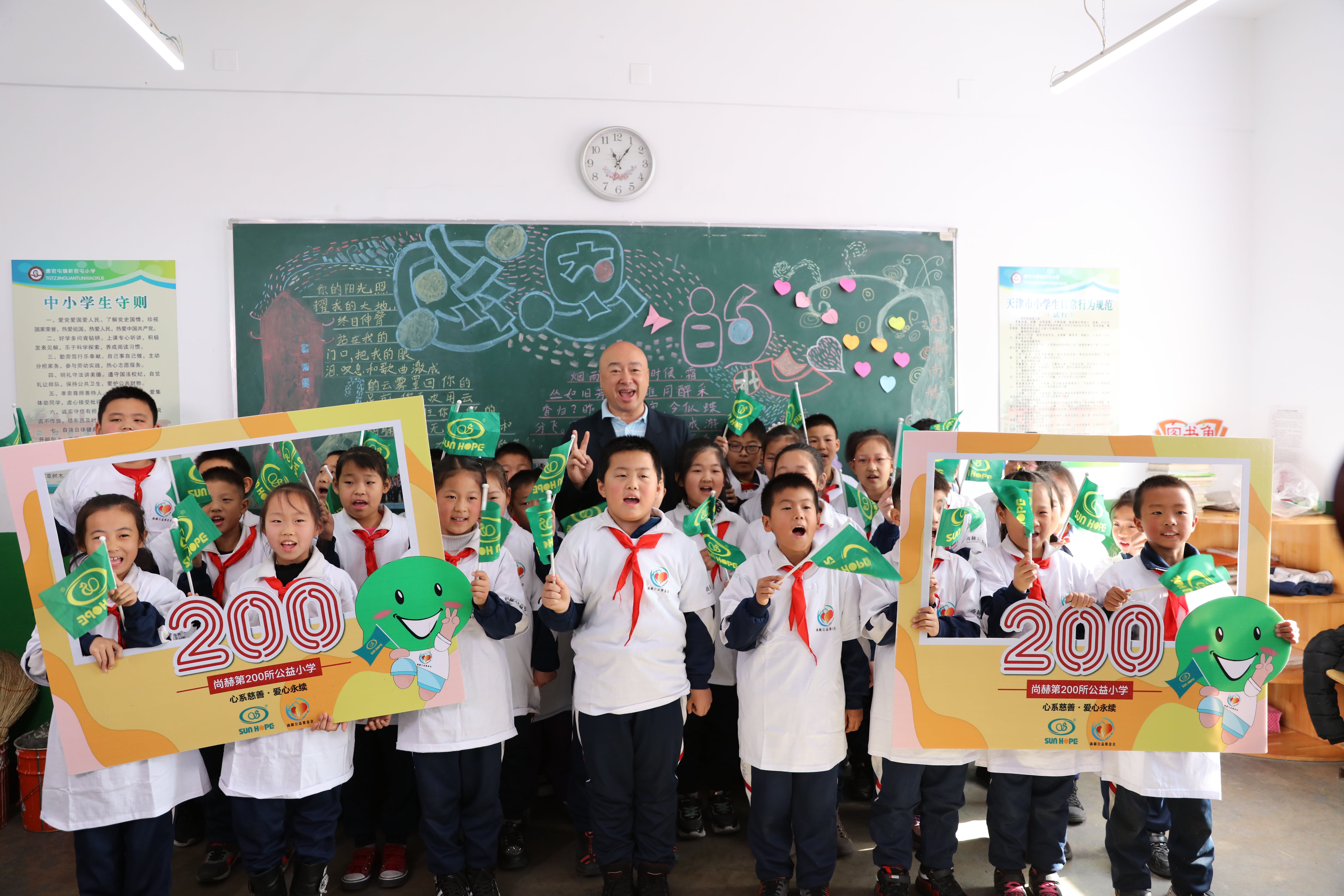 天津高校大学生记者走进天行手机平台公益小学开展“书香悦读，筑梦成长”活动